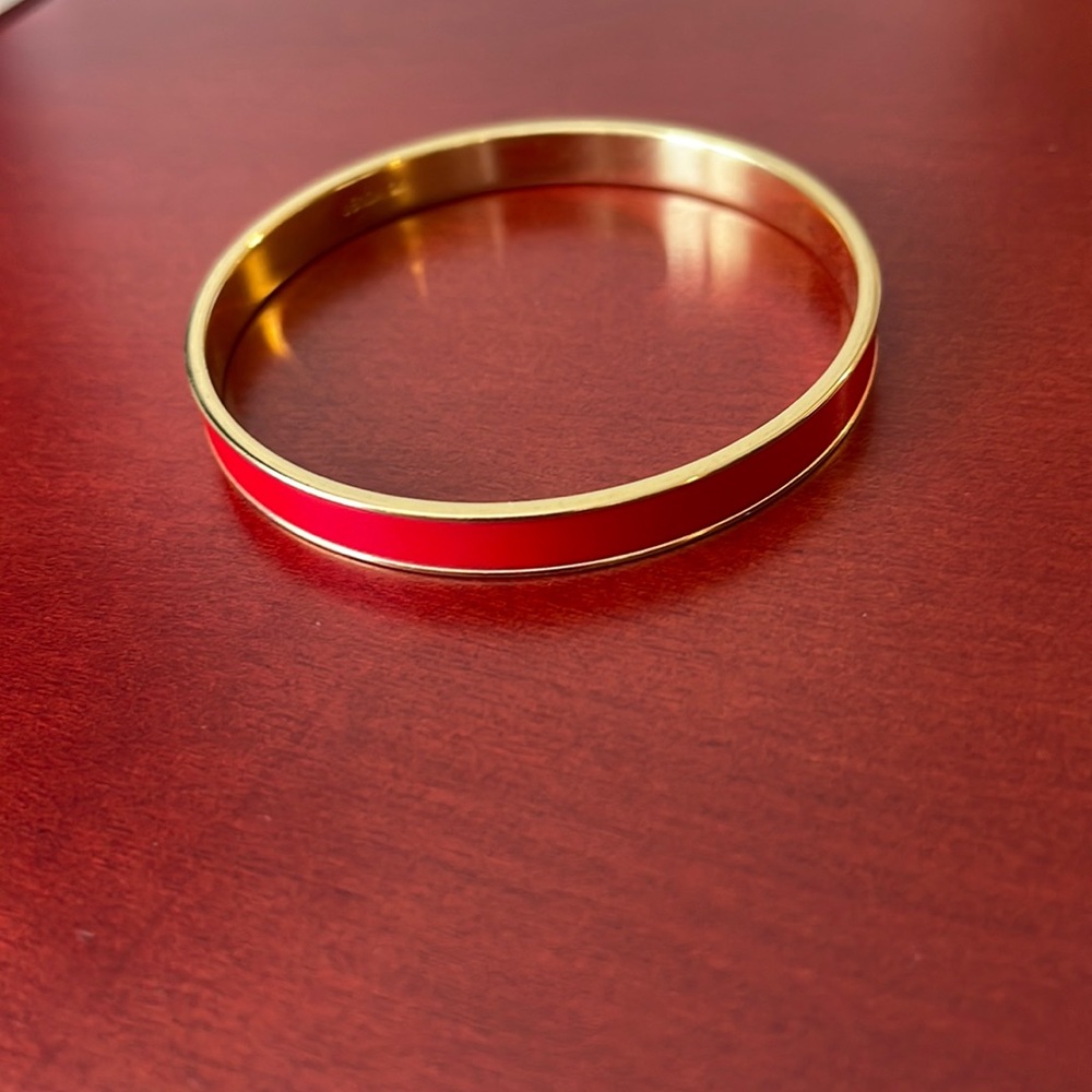 5/$15✨ Red and gold bangle